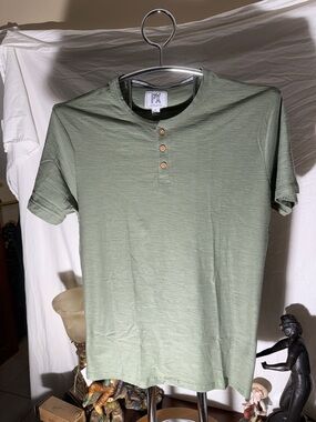 Short-Sleeve Henley Tee — Sage Green